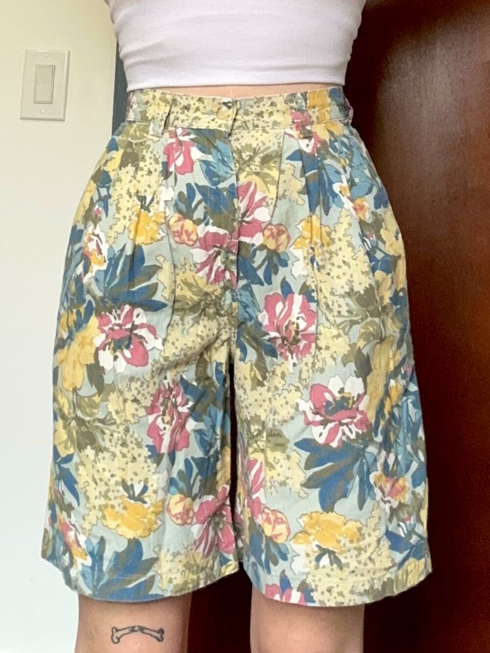 Vintage Ruff Hewn Floral 100% cotton short